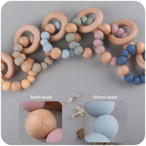 Vente en gros Mélange de couleurs pour bébé Anneau de dentition souple en silicone PC Perles et anneau en bois 12mm <span class=keywords><strong>Bracelet</strong></span> d'allaitement à mâcher de qualité alimentaire Jouet doux - Product Image 1