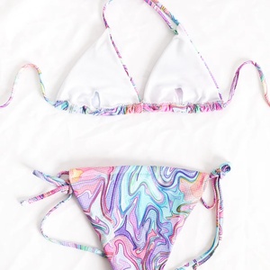 ชุดบิกินี่ผู้หญิงแบบพลัสไซส์ ดีไซน์ OEM แบบสั่งทำพิเศษ สามารถกลับด้านได้ กางเกงวีสตริง ผ้าริบเนื้อสัมผัสพิมพ์ลาย แห้งเร็ว พร้อมตำแหน่งโลโก้แบบกำหนดเอง - Product Image 1