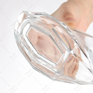 Carafe à vin en verre transparent personnalisable <span class=keywords><strong>de</strong></span> 750 ml, finition brillante, <span class=keywords><strong>marque</strong></span> Xingda, bon prix, bouchon en liège pour brandy, gin, <span class=keywords><strong>tequila</strong></span> - Product Image 3