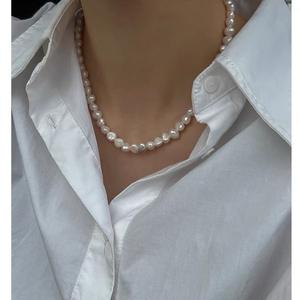 Collar de Clavícula de Oro de 14K Moderno y Versátil, Collar de Perlas Naturales de Agua Dulce de Alta Calidad para Mujer, Luz Intensa - Product Image 1