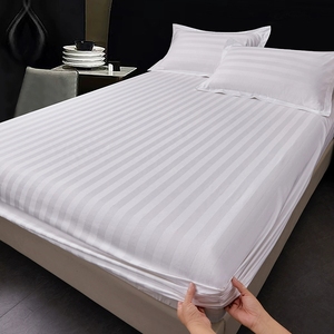 Set di Lenzuola per Hotel 300TC, Bianche con Righe da 3cm, 100% Cotone per Hotel di Lusso - Product Image 1