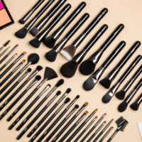 Set de Pinceaux de Maquillage Professionnels Personnalisés EMF Haut de Gamme en Poils Synthétiques Vegans avec Manche en Bois Noir pour Marque Privée