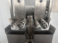 Peseuse linéaire automatique à double tête avec emballage et étiquetage de haute précision pour sacs alimentaires, granulés, poudres, sachets de cigarettes en feuille d'aluminium