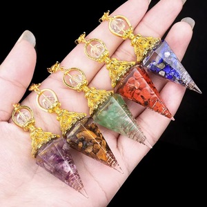 Vente en gros de graviers d'améthyste, pendule hexagone en résine de quartz rose de guérison, copeaux de cristal, pendentif cône d'orgone - Product Image 2