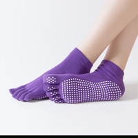 Chaussettes de yoga antidérapantes à pois en PVC à cinq orteils avec logo personnalisé tricoté pour la position du logo de la manchette de la saison d'automne