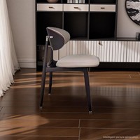 Italienischer Moderner Minimalistischer Lederbezogener Armlehnenloser Esszimmerstuhl mit Metallbeinen Nordisches Design Wohnmöbel Modell SJ360 Neu