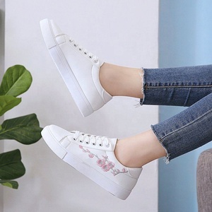 Ruizi Zapatillas blancas baratas <span class=keywords><strong>para</strong></span> <span class=keywords><strong>mujer</strong></span> Pu Leather Casual Walking Low Top Lace up Tennis Shoes - Product Image 2