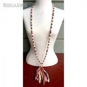 MN11083 Collana Mala con 108 Perle di Gemme Vintage in Tonalità Terra Calda, Annodate a Mano, con Nappa in Seta Sari, per l'<span class=keywords><strong>Amore</strong></span> per Sé Stesso e la Guarigione Spirituale - Product Image 4