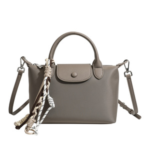 Sac à main bandoulière/porté croisé pour <span class=keywords><strong>femme</strong></span>, collection automne-hiver 2026, style mini, avec pompon, en nylon, fermeture à rabat, tendance et polyvalent, très populaire - Product Image 5