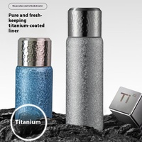Bouteille d'eau isotherme en titane pur à double paroi avec revêtement intérieur en acier inoxydable 304, séparation thé/eau, haute résistance pour usage extérieur