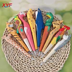 Les objets artisanaux en bois sont originaux et mignons. Sculptures en bois faites à la main en forme d'animaux sont des cadeaux - Product Image 1