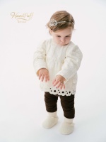 Tunique à manches longues pour bébé fille, col montant à volants, manches bouffantes texturées, ourlet brodé à œillets, boutons au dos, printemps automne