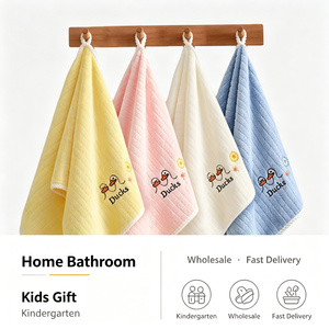 Serviette <span class=keywords><strong>de</strong></span> <span class=keywords><strong>bain</strong></span> pour enfants en velours corail super absorbant, motif <span class=keywords><strong>canard</strong></span> brodé, avec boucle <span class=keywords><strong>de</strong></span> suspension pour la maison et la salle <span class=keywords><strong>de</strong></span> <span class=keywords><strong>bain</strong></span> - Product Image 6