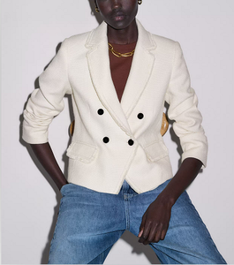 Blazer élégant blanc croisé pour femme en tissu texturé, veste de bureau décontractée avec poches, manteau de costume stylé - Product Image 6