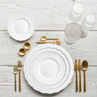 Service de table élégant en porcelaine fine blanche gaufrée, assiettes à steak en céramique française, bols festonnés pour la maison et la restauration