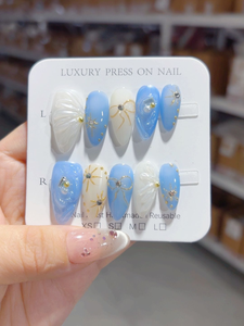 <span class=keywords><strong>Uñas</strong></span> postizas acrílicas hechas a mano con cobertura completa, forma de almendra, azul cielo y blanco, con mariposa 3D, lazo, diamantes de imitación y perlas, para <span class=keywords><strong>verano</strong></span>, venta al por mayor a granel - Product Image 1