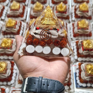 Meilleure qualité 70-75mm générateur de richesse Gomati Chakra Shree Yantra Orgone pyramide sculptée pour la richesse et la prospérité en gros - Product Image 1