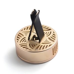 Difusor de Aromaterapia para Auto, con Clip para Rejilla de Ventilación, Diseño Circular de Lujo, con Adhesivo Epóxico y Imán Metálico Plateado - Product Image 3