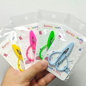 Ciseaux à fil portables Super Snips, mini-ciseaux en acier inoxydable tranchants avec housse en silicone de sécurité pour travaux d'aiguille, tricot et bricolage - Product Image 1