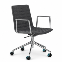 Chaise de bureau moderne à dossier moyen, ergonomique, pivotante, en tissu, avec accoudoirs chromés, base en aluminium et roulettes lisses