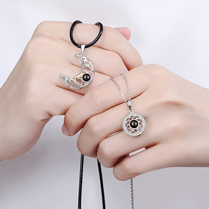 Ensemble de colliers magnétiques Soleil et Lune pour couple, pendentif de projection « <span class=keywords><strong>Je</strong></span> t'<span class=keywords><strong>aime</strong></span> » en 100 langues, collier assorti pour lui et pour elle - Product Image 2