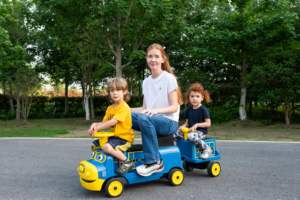 Coches de juguete eléctricos operados a distancia para niños <span class=keywords><strong>3</strong></span> 8 años Vehículo de juego unisex - Product Image 6