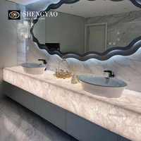 Dalles de pierre semi-précieuse en quartz cristal de marbre naturel translucide de luxe pour îlots de cuisine et murs