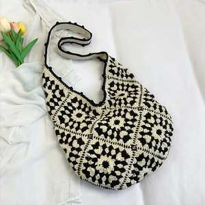 <span class=keywords><strong>Borsa</strong></span> Boho Artigianale Intrecciata all'Uncinetto Nera e Crema con Motivo Floreale per Shopping Estivo e Viaggi <span class=keywords><strong>Borsa</strong></span> a <span class=keywords><strong>Tracolla</strong></span> all'Uncinetto per Donne - Product Image 3