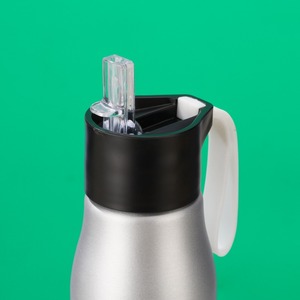 Bouteille d'eau en aluminium sport personnalisable de 700 ml, recyclée, avec bouchon à vis et poignée en silicone, légère, sans BPA - Product Image 4
