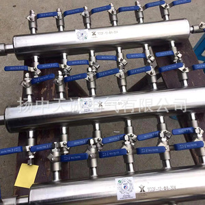 Distributeur de gaz Tcof-12-08-304 à 14 ports avec manomètre pour usage industriel - Product Image 1