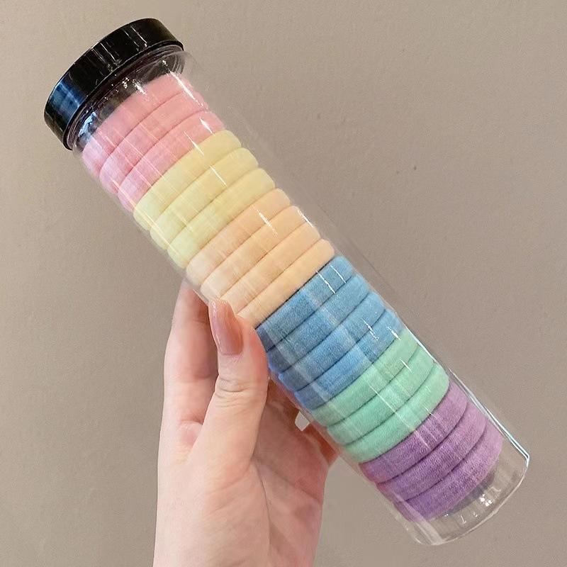 3 macarons, vingt pièces dans un bocal