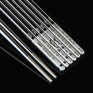 ตะเกียบสแตนเลส 316 สีเงิน ดีไซน์กลวง ทนความร้อน กันลื่น สำหรับใช้ในบ้าน โรงแรม หรือเป็นของขวัญ - Product Image 1