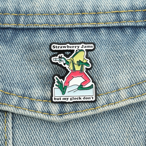 Broches de aleación de dibujos animados de rana hip hop con diseño 'Strawberry Jams but My Frog Dont', insignias de solapa, joyería al por mayor - Product Image 1