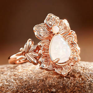 A065 Anello Cocktail Vintage con Fiore in Oro Massiccio 18K e Opale, Gioiello Raffinato da Donna per Fidanzamento - Product Image 3