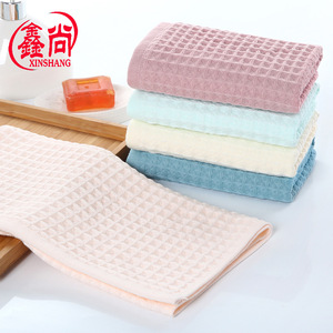 Serviette en gaze gaufrée nid d'abeille en pur coton 35x75cm, rectangulaire, absorbante, pour cadeau et promotion - Product Image 2