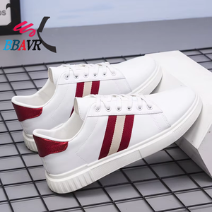 รองเท้าผ้าใบแฟชั่นผู้ชายแบรนด์ดังจากโรงงานจีน สีขาว แบบสวม - Product Image 5