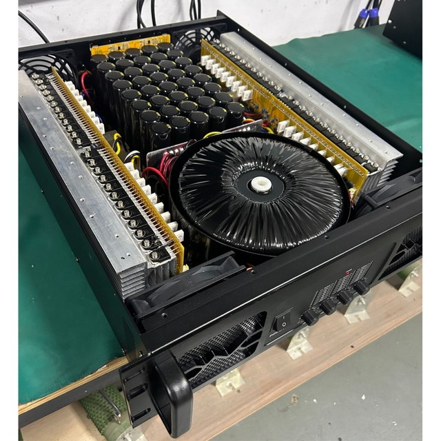 4-channel Professional-grade Power Amplifier with 1500W Per Channel. High-quality Amplifier.