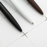 Stylo à bille en métal noir mat, finition caoutchouc souple pour le bureau