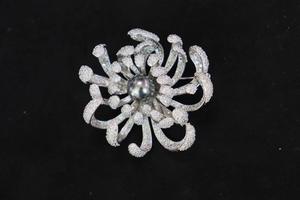 Broche en argent sterling avec fleur de bourgeon blanche perlée et zircon pour femmes et hommes, cadeau de mariage, de fiançailles ou de fête - Product Image 2