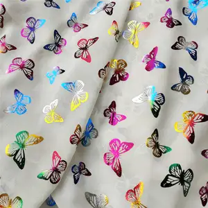 कम MOQ अनुकूलित उच्च तकनीक लेजर चिंतनशील मुद्रण 100% पॉलिएस्टर कपड़े तितली मुद्रित शिफॉन कपड़े चमक