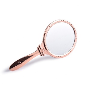 กระจกพกพาแบบพับได้ขนาดใหญ่พิเศษ ด้ามจับโลหะสีโรสโกลด์หรูหรา ยี่ห้อแบรนด์ดัง - Product Image 6