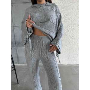 Ensemble pull en maille gris à capuche pour femme, coupe ample, tricot torsadé, tenue confortable - Product Image 2