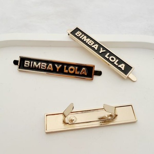 Étiquettes métalliques de haute qualité pour sacs à main et vêtements, logos de créateurs élégants - Product Image 1