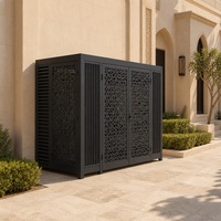 Armoire d'extérieur ventilée en aluminium noir mat, type Mashrabiya, avec double porte battante et motif découpé au laser
