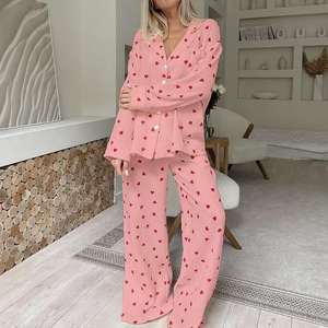 Pijama de algodón para mujer con estampado de corazones, manga larga, solapa y bolsillo, conjunto cómodo de dos piezas con estampado de amor para descansar. - Product Image 5