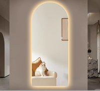Miroir mural LED à bord arqué avec rétroéclairage et commande tactile pour chambre, salle de bain, coiffeuse, hôtel, salle de maquillage - Vente en gros