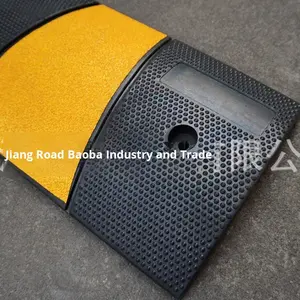 โรงงานผลิตสินค้าซานเหมิน เจ้อเจียง ยางชะลอความเร็ว 1830*300*60 มม. รางเก็บสายไฟ ยางชะลอความเร็ว รุ่นส่งออก อุปกรณ์จราจรบนท้องถนน - Product Image 2