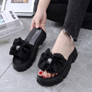 Chaussons d'été personnalisés à semelle épaisse antidérapante pour femmes, décontractés pour la maison et l'extérieur, tongs de plage - Product Image 5