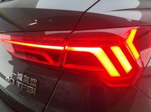 Utilisé pour <span class=keywords><strong>AUDI</strong></span> modèle 2022, SUV 5 portes 5 places le moins cher et en excellent état pour <span class=keywords><strong>Audi</strong></span> <span class=keywords><strong>Q3</strong></span> 40 TFSI Fashion Sport Edition <span class=keywords><strong>à</strong></span> <span class=keywords><strong>vendre</strong></span> - Product Image 4