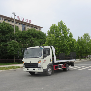 Camion de dépannage HOWO 3 tonnes avec plateau inclinable, lit coulissant hydraulique et planche d'extension arrière pliable pour l'<span class=keywords><strong>assistance</strong></span> au remorquage de voitures en ville - Product Image 6